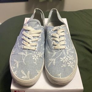 Great condition blue Jean material powder blue/floral